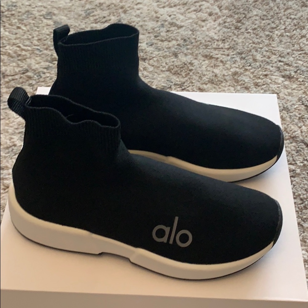 *NEW* ALO Yoga Women's Velocity Knit Sneaker